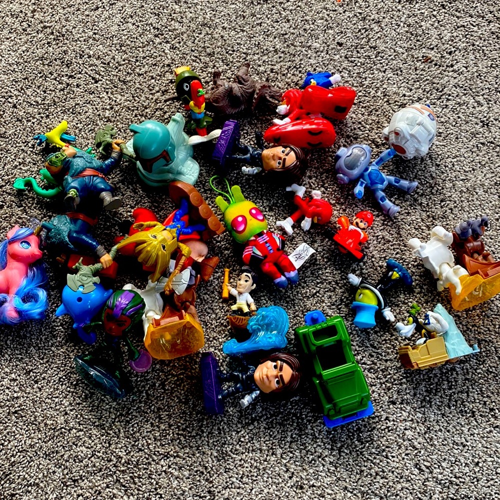Huge lot of Toys inc. Happy Meal toys Star Wars Marvin the Martian, Sonic, Goofy